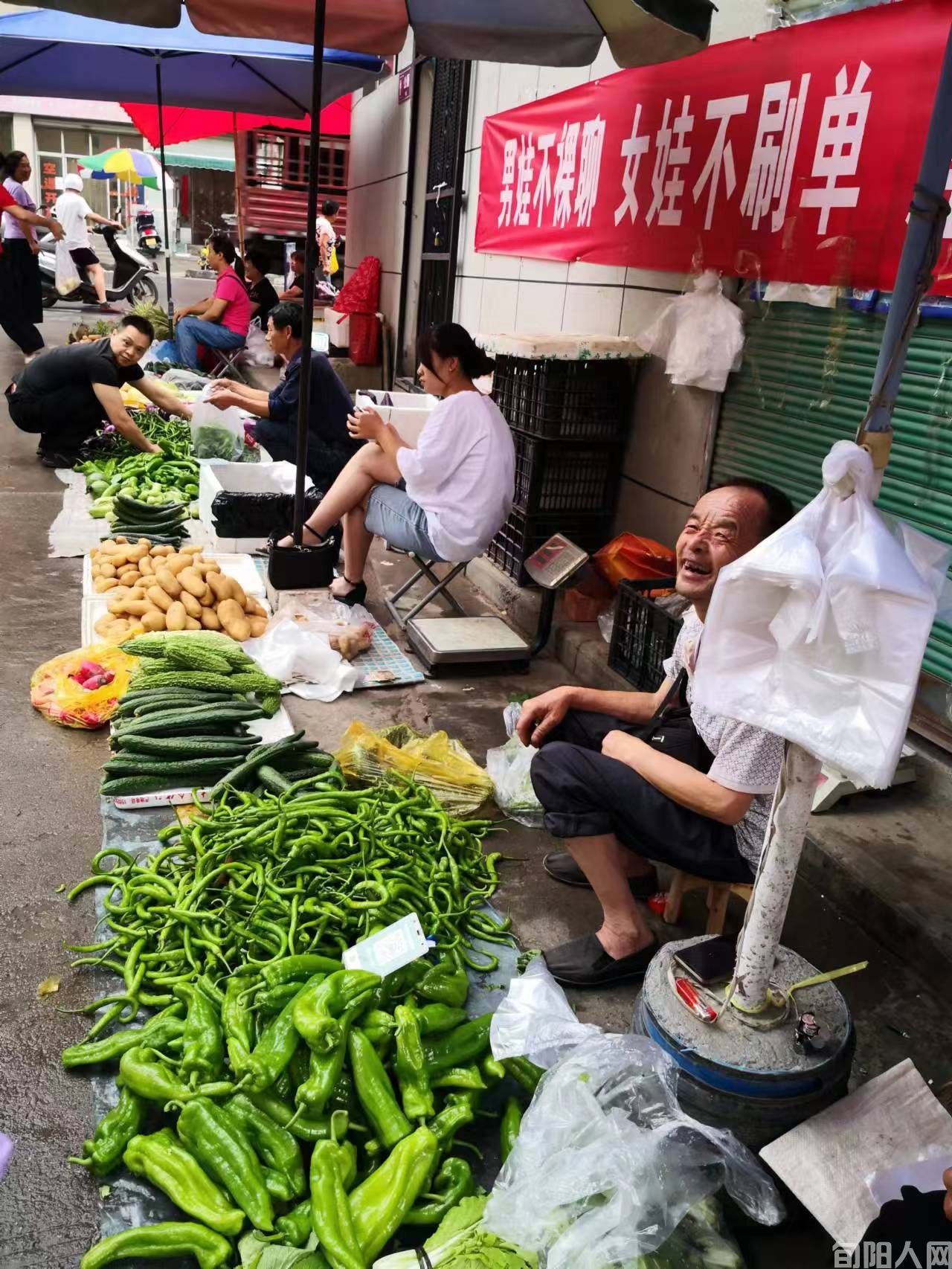 08菜市场的繁华.jpg