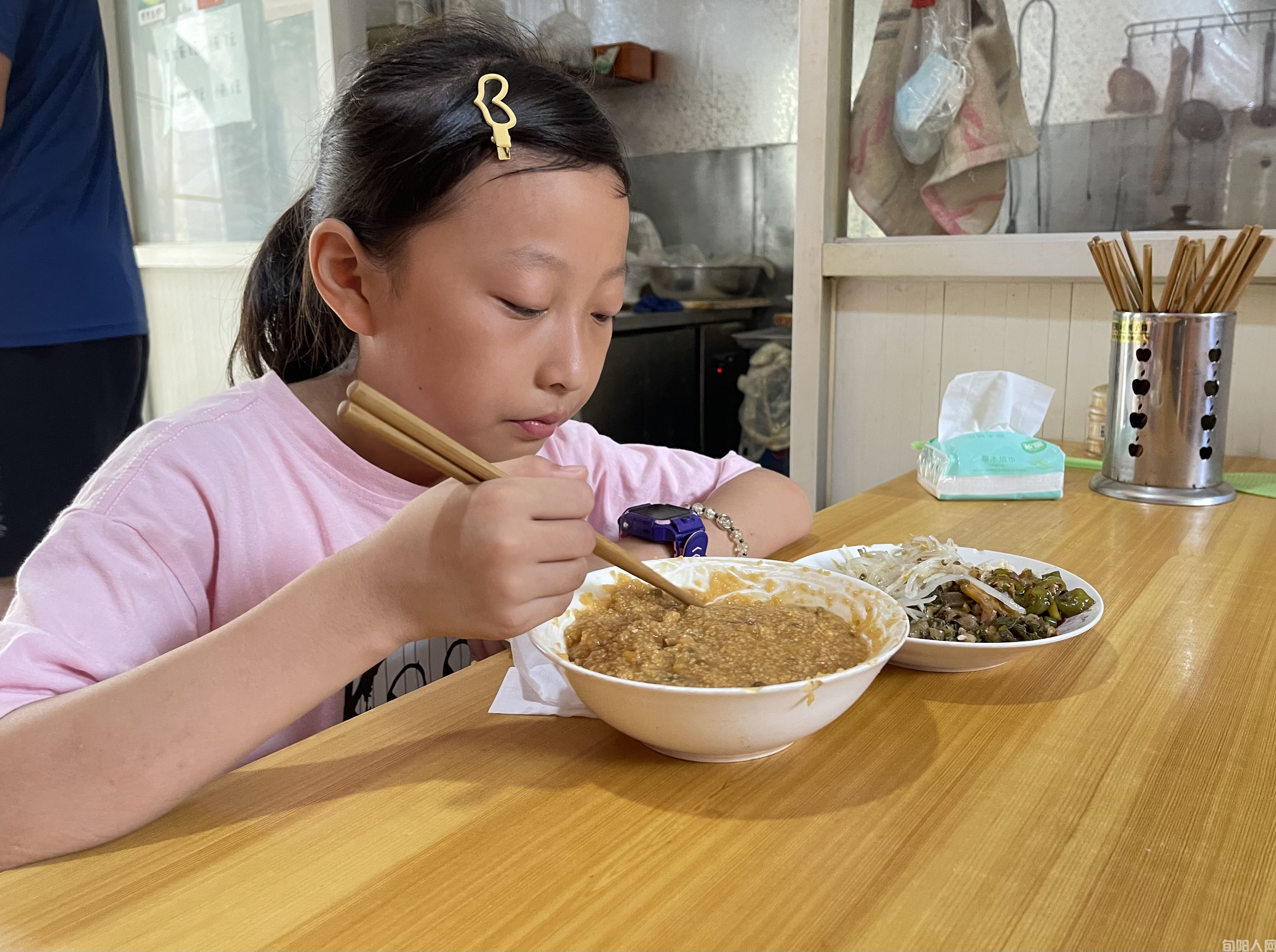 爱吃胡豆儿的小女孩(四年级）.jpg