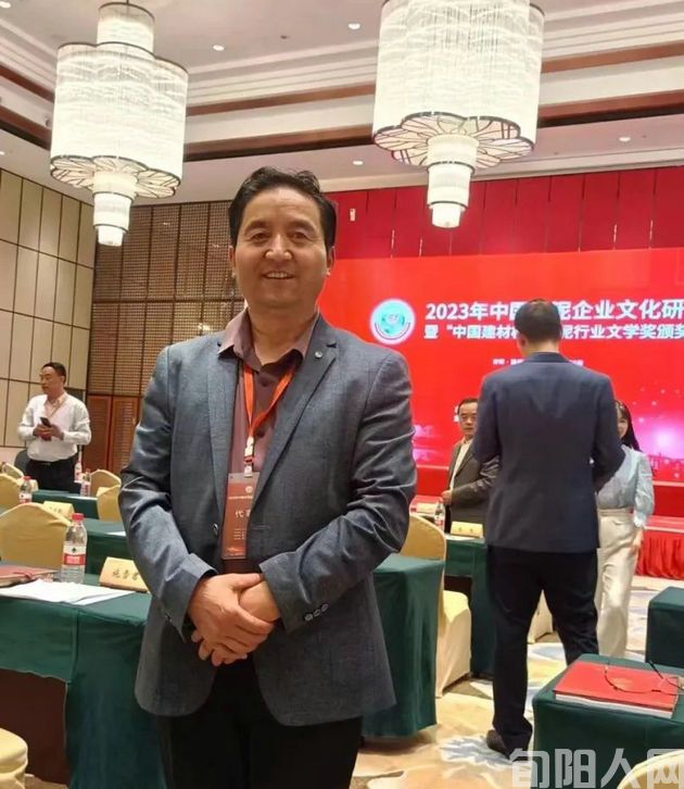 一位守护丁香的园丁          文/闰土